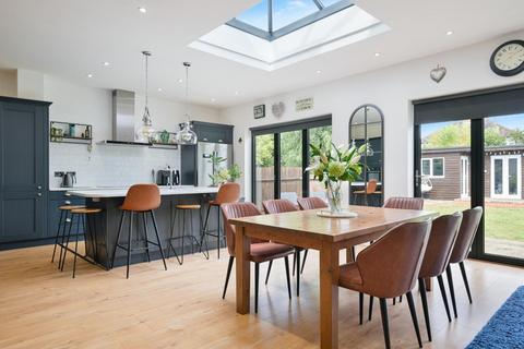 110 Meadow Walk, Epsom, KT19 0BA