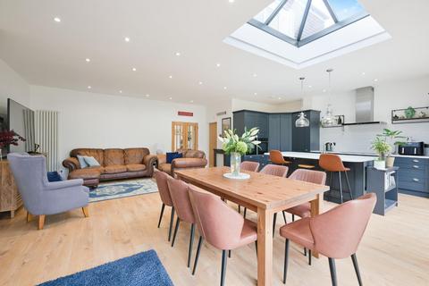 110 Meadow Walk, Epsom, KT19 0BA