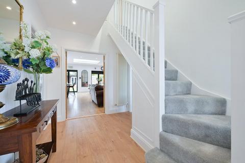 110 Meadow Walk, Epsom, KT19 0BA