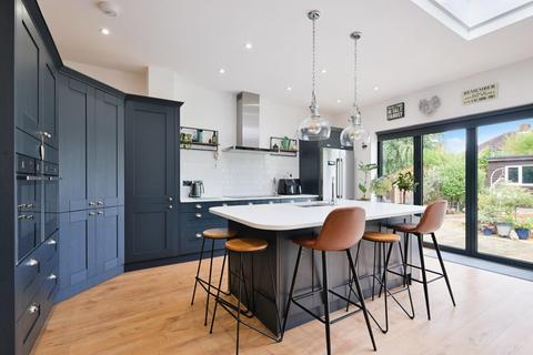 110 Meadow Walk, Epsom, KT19 0BA