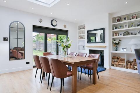 110 Meadow Walk, Epsom, KT19 0BA