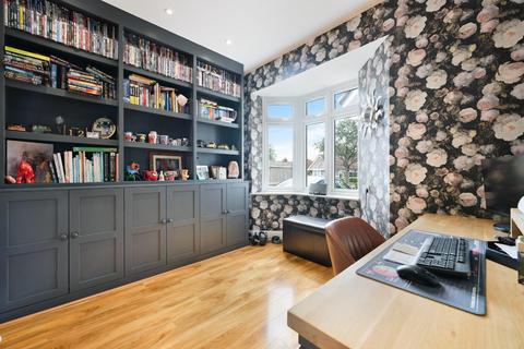 110 Meadow Walk, Epsom, KT19 0BA