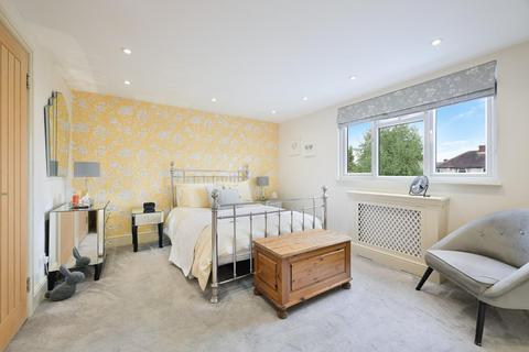 110 Meadow Walk, Epsom, KT19 0BA