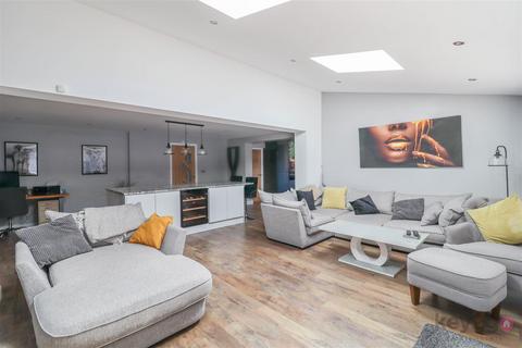 16 Ash Close, Killamarsh, Sheffield, S21 1GU