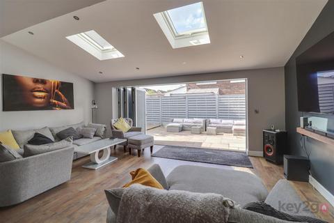 16 Ash Close, Killamarsh, Sheffield, S21 1GU