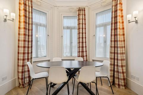 4 bedroom flat to rent, Langham Mansions, Earl's Court Square, London, SW5