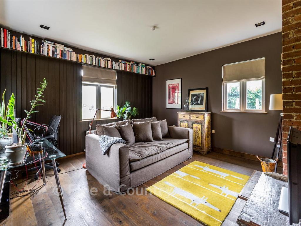 Family Room/Bedroom 4