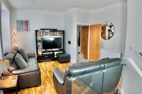 2 bedroom apartment for sale, Gladstone Street, Cross Keys, NP11