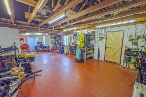 undefined, 5 Oak Drive, Woodford Halse, NN11 3NG