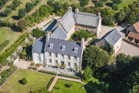 6 bedroom detached house for sale, Les Charrieres Malorey, St. Lawrence, Jersey