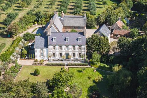 6 bedroom detached house for sale, Les Charrieres Malorey, St. Lawrence, Jersey