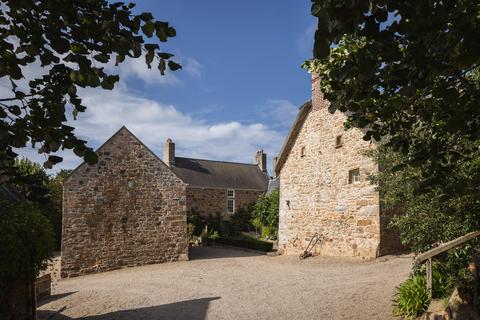 6 bedroom detached house for sale, Les Charrieres Malorey, St. Lawrence, Jersey