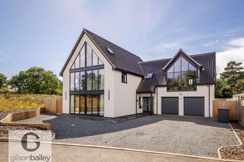 5 bedroom detached house for sale, Hewetson Close, Norwich NR13