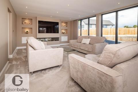 5 bedroom detached house for sale, Hewetson Close, Norwich NR13