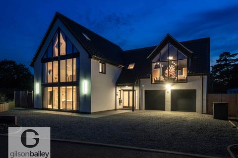 5 bedroom detached house for sale, Hewetson Close, Norwich NR13