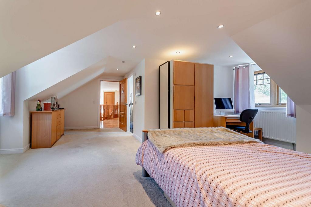Large Bedrom