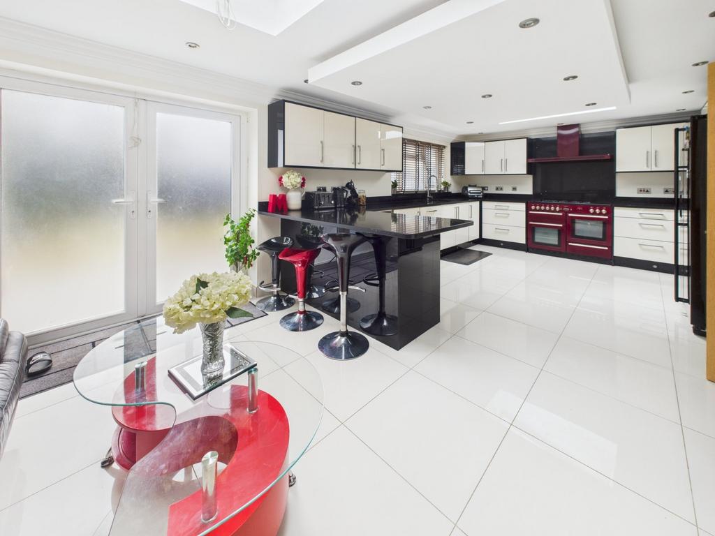 Kitchen/Sitting Area