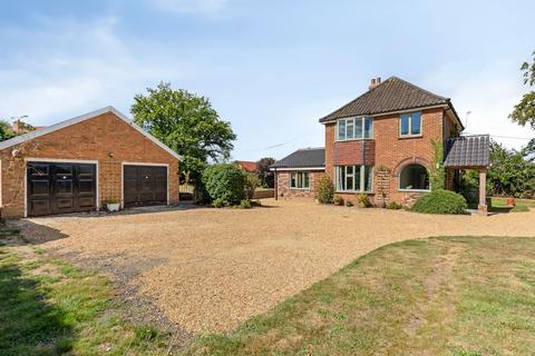 3 bedroom detached house for sale, Chain Free in Saham Toney