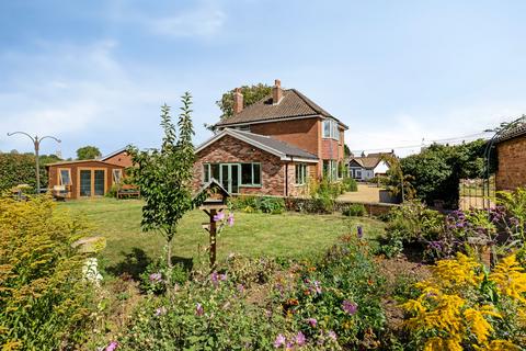 3 bedroom detached house for sale, Chain Free in Saham Toney