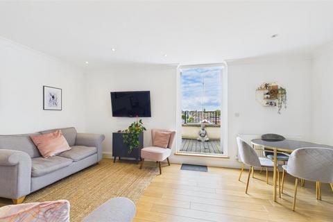 1 bedroom penthouse for sale, Victoria Road, Barnet, EN4