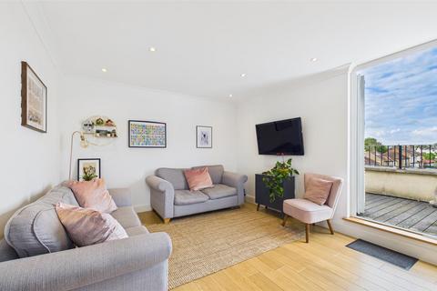 1 bedroom penthouse for sale, Victoria Road, Barnet, EN4
