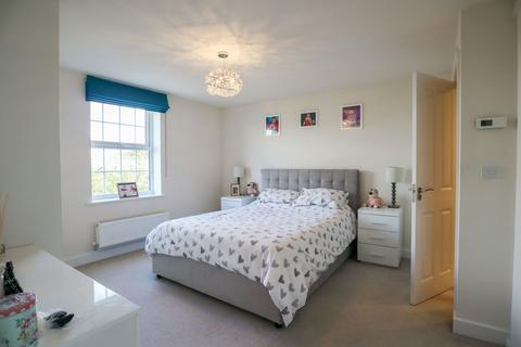 undefined, Weston Close, Calne SN11