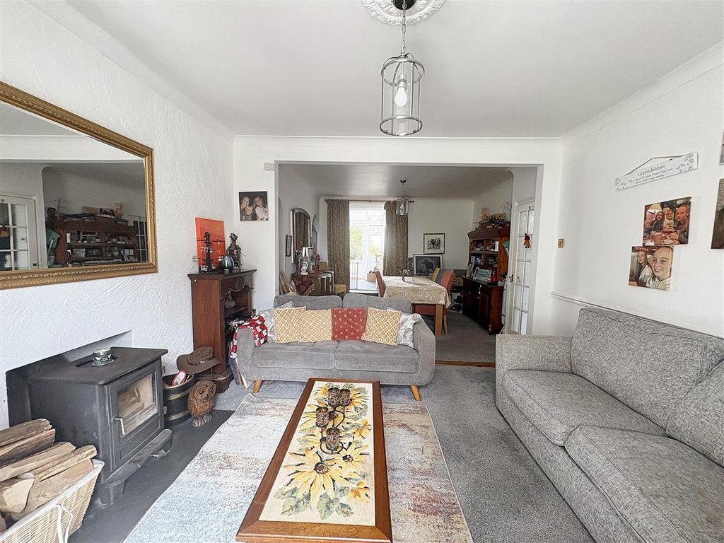 Lounge/dining area