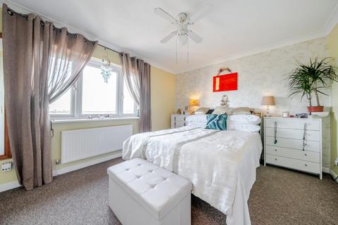 19 Lytham Close, London, SE28 8QH