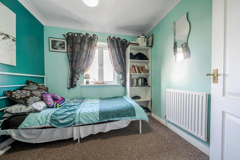 19 Lytham Close, London, SE28 8QH