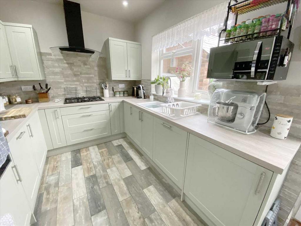 Kitchen: