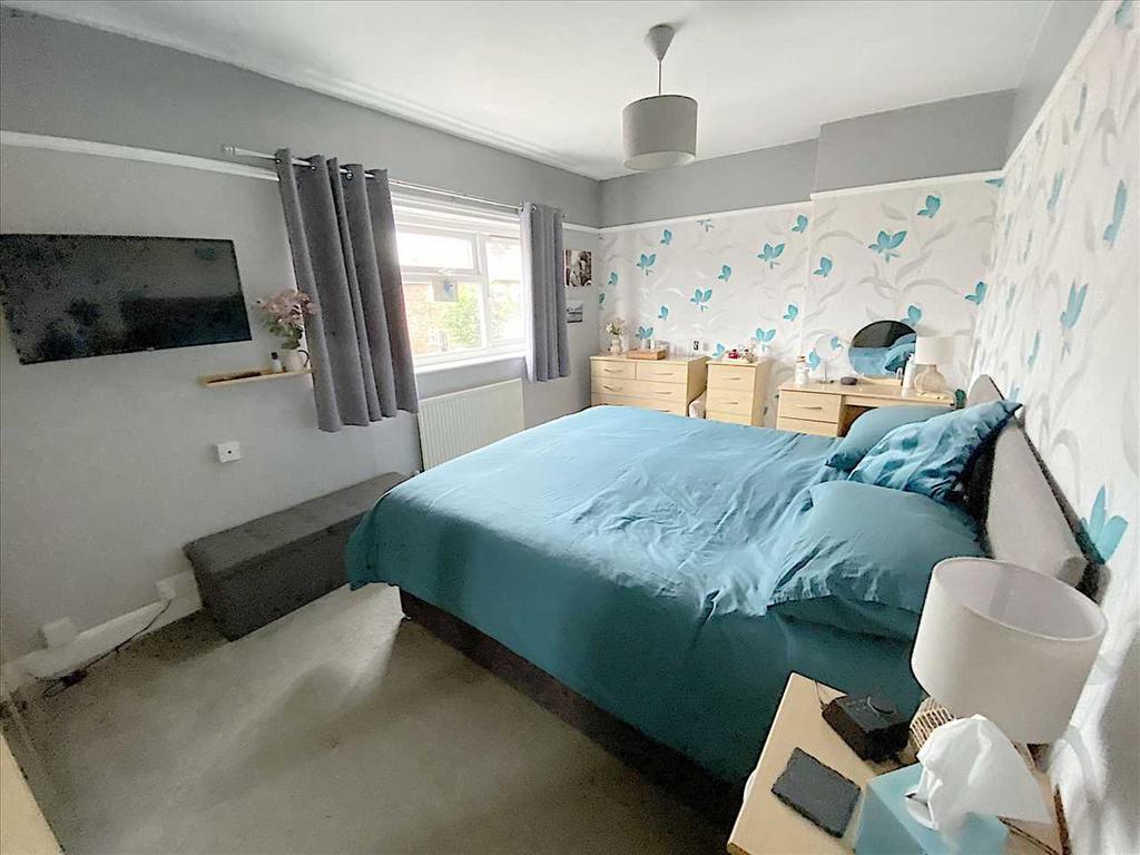 Bedroom 1: