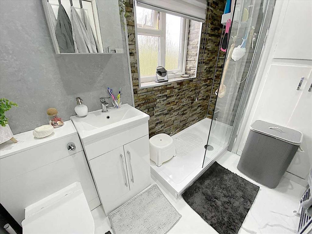 Shower Room:
