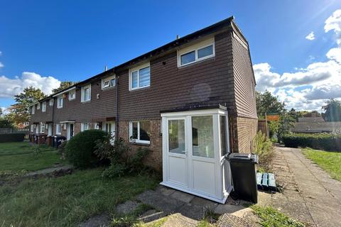 3 bedroom end of terrace house to rent, Drywell Court, Standens Barn, Northampton NN3
