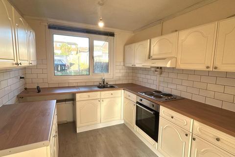 3 bedroom end of terrace house to rent, Drywell Court, Standens Barn, Northampton NN3