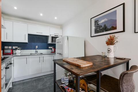 2 bedroom flat for sale, Bridge House