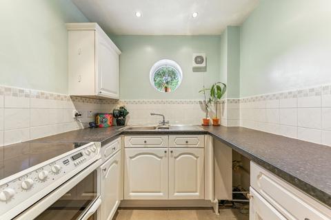 2 bedroom apartment for sale, Peacock Court, Leeds, LS19