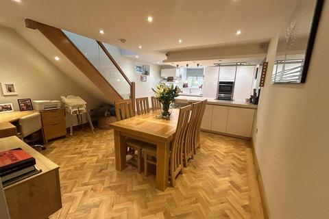 undefined, Mottram Road, Broadbottom, Hyde SK14