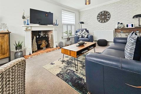 3 bedroom end of terrace house for sale, Heron Rise, Wymondham, Norfolk, NR18