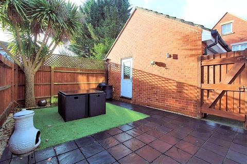 11 Derisley Close, Byfleet, West Byfleet, KT14 7QA