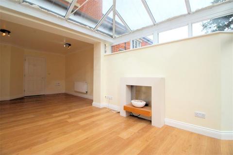 11 Derisley Close, Byfleet, West Byfleet, KT14 7QA