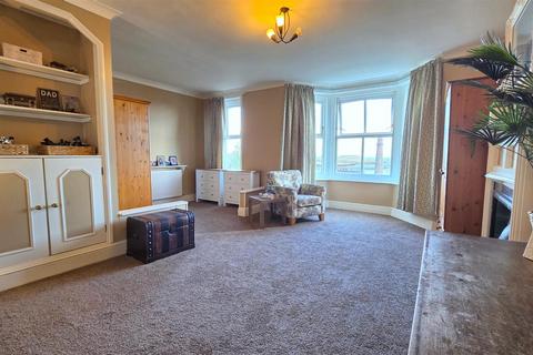 4 bedroom end of terrace house for sale, Cliff Hill, Gorleston