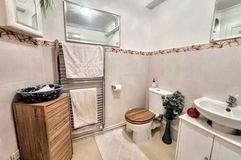 2 bedroom flat for sale, Bournemouth