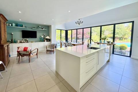 8 Benellen Road, Bournemouth, BH4 9LZ