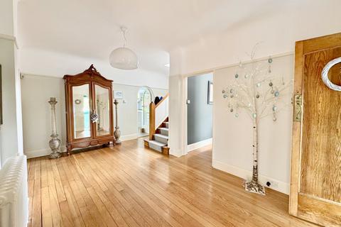8 Benellen Road, Bournemouth, BH4 9LZ