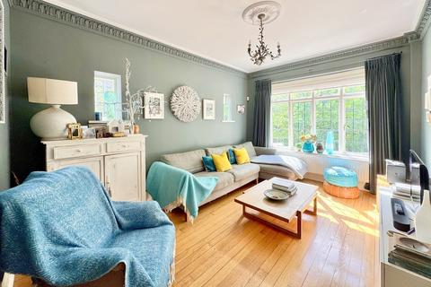 8 Benellen Road, Bournemouth, BH4 9LZ
