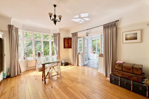 8 Benellen Road, Bournemouth, BH4 9LZ