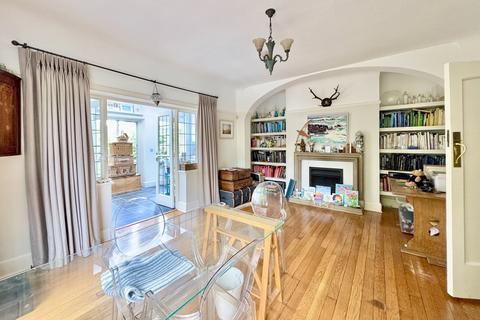 8 Benellen Road, Bournemouth, BH4 9LZ