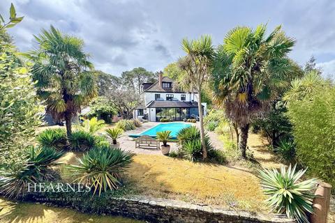 8 Benellen Road, Bournemouth, BH4 9LZ