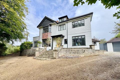 8 Benellen Road, Bournemouth, BH4 9LZ