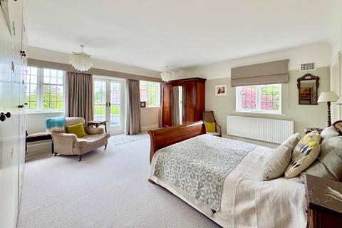 8 Benellen Road, Bournemouth, BH4 9LZ